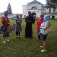 Подопечные каргопольского дома престарелых и инвалидов посетили Александро-Ошевенский монастырь.