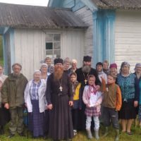 Божественная литургия в часовне преподобного Кирилла Сырьинского.