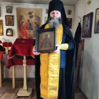 Житель Каргополья преподнес в дар обители икону преподобного Александра Ошевенского.