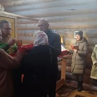 Воскресное богослужение на монастырском подворье.